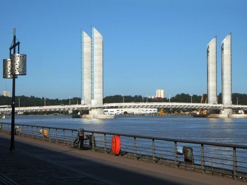 LA BALADE DES DEUX PONTS